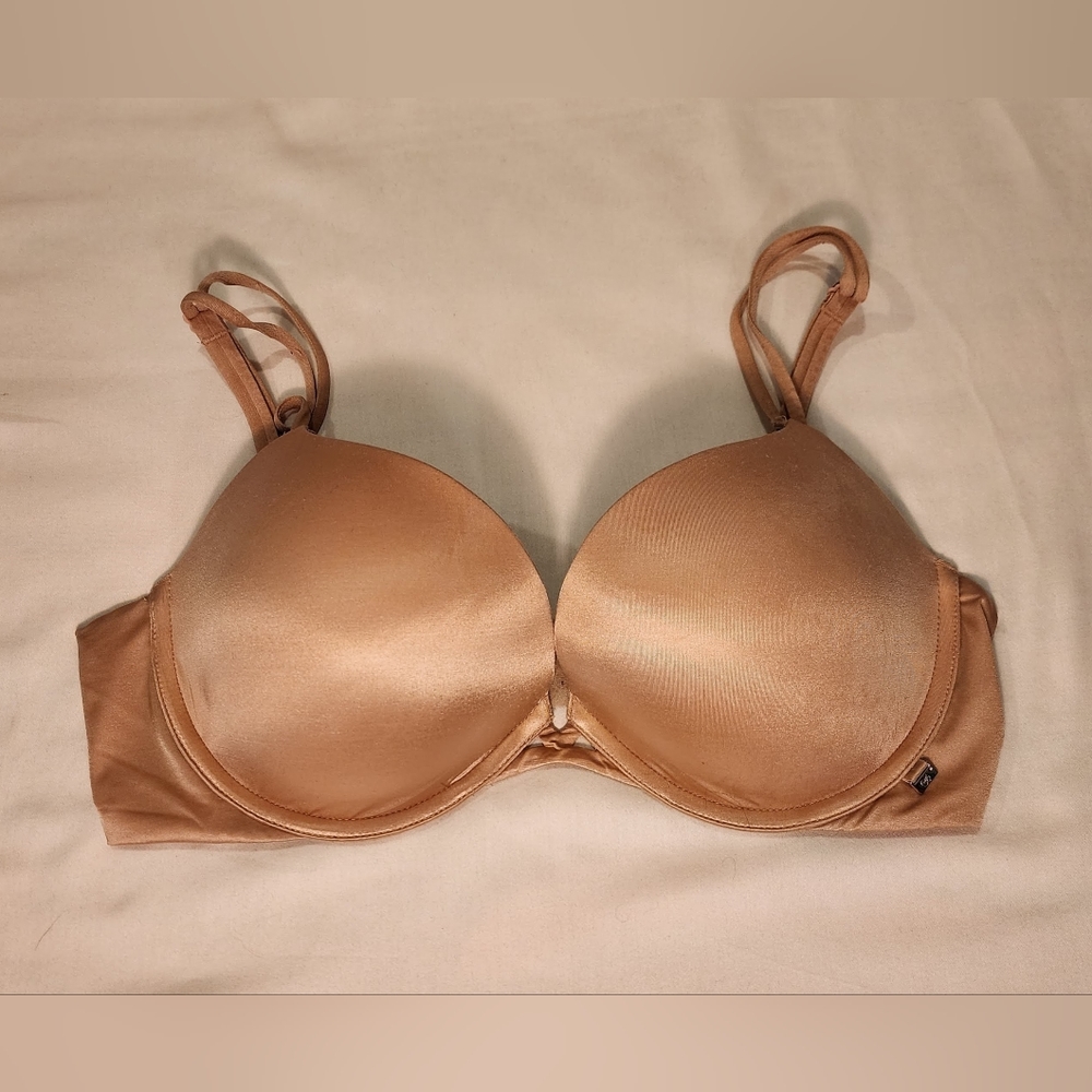 Nude Victoria's Secret Super Sexy Push Up bra in 34D